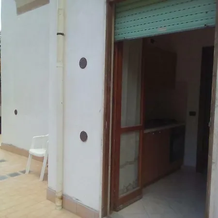 בית נופש Casa Vacanze Emilia אצ'יארולי
